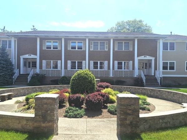 105 Newark Pompton Tpke, Pequannock, NJ 07440