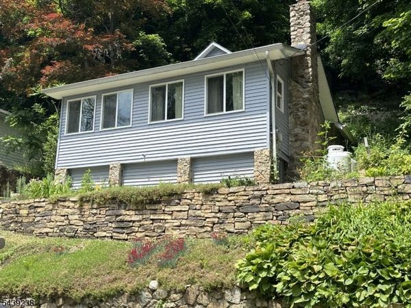 180 Lakeside Dr, Liberty, NJ 07823