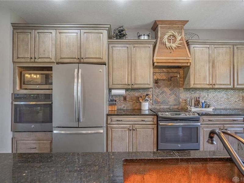 8272 Snake Road, Trotwood, OH 45426 Photo 12