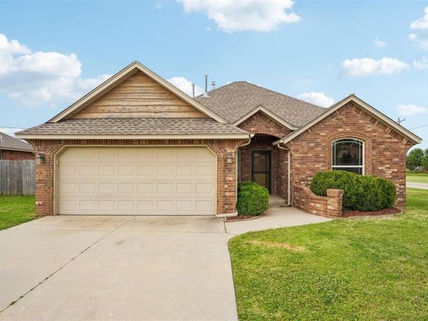 860 SW 10th Street, Moore, OK 73160