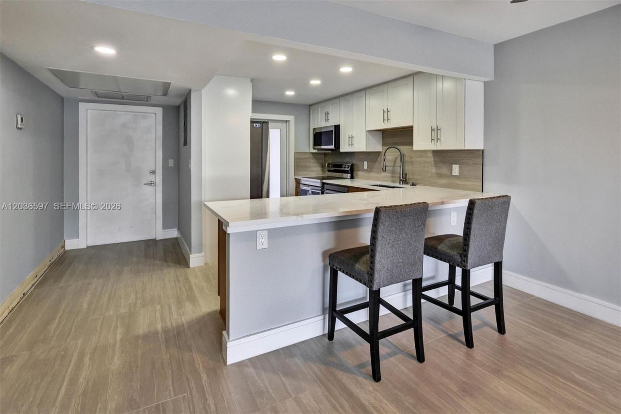 2940 N Course Dr, Unit 311, Pompano Beach, FL 33069 Photo