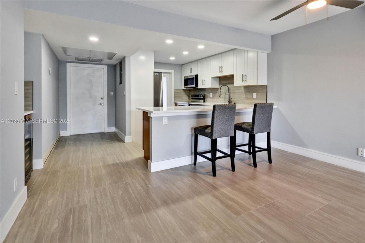 2940 N Course Dr, Unit 311, Pompano Beach, FL 33069 Photo