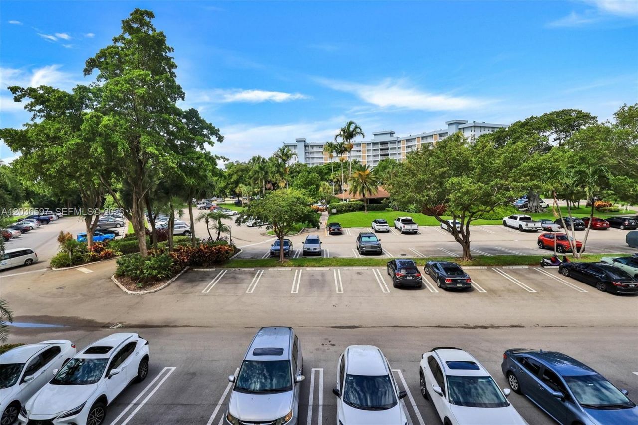 2940 N Course Dr, Unit 311, Pompano Beach, FL 33069 Photo