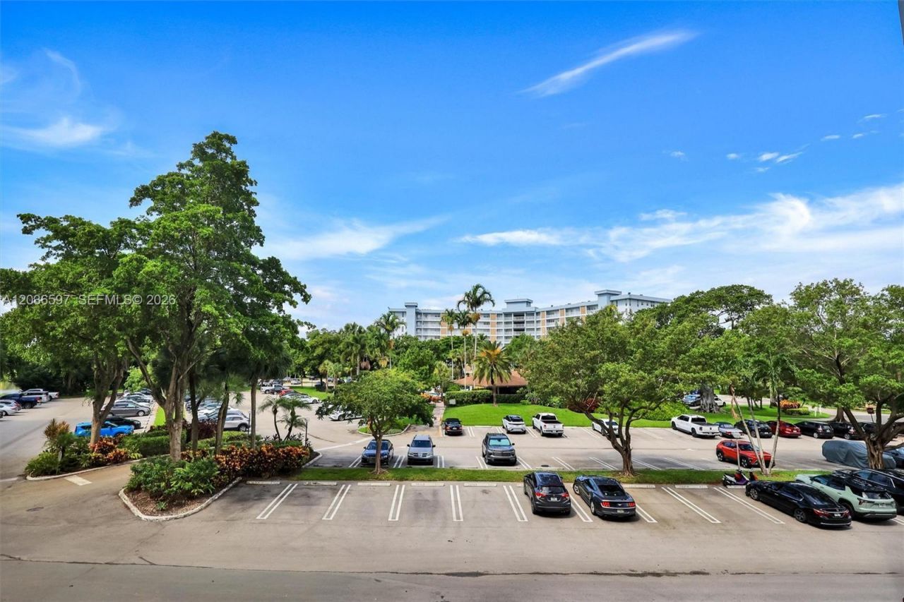 2940 N Course Dr, Unit 311, Pompano Beach, FL 33069 Photo