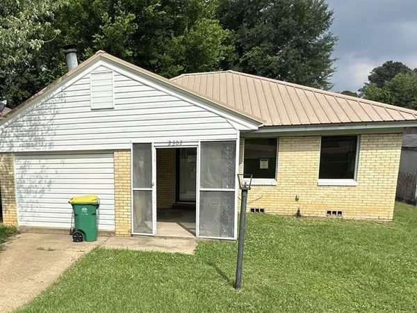 2302 N Akin Street , Texarkana, TX 75501
