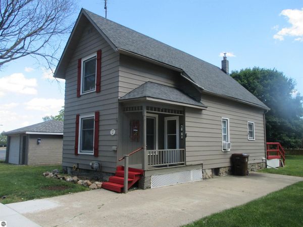107 Hall Street W, Shepherd, MI 00000