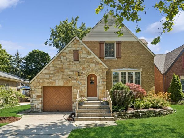 564 Selborne Road, Riverside, IL 60546