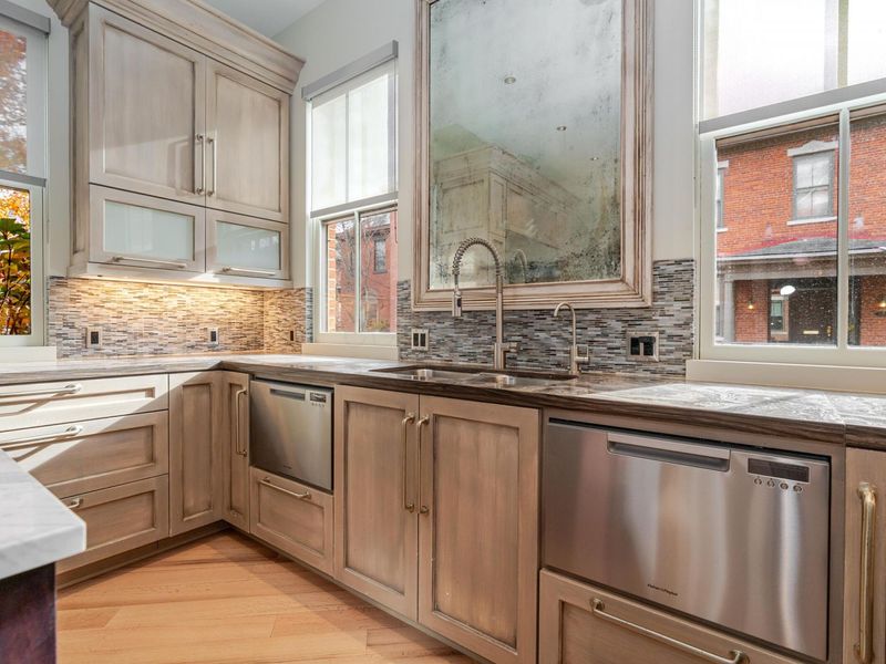 252 E Beck Street , Columbus, OH 43206 Photo 16