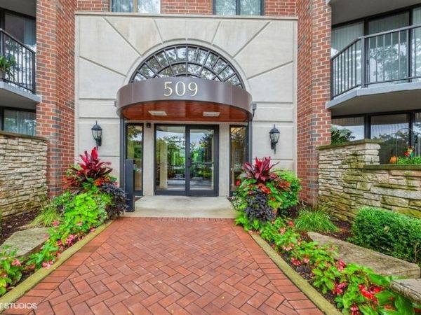 509 Aurora Avenue , Unit 220, Naperville, IL 60540