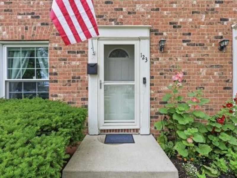 123 Beacon Run W, Unit 21F, Columbus, OH 43228 Photo 2