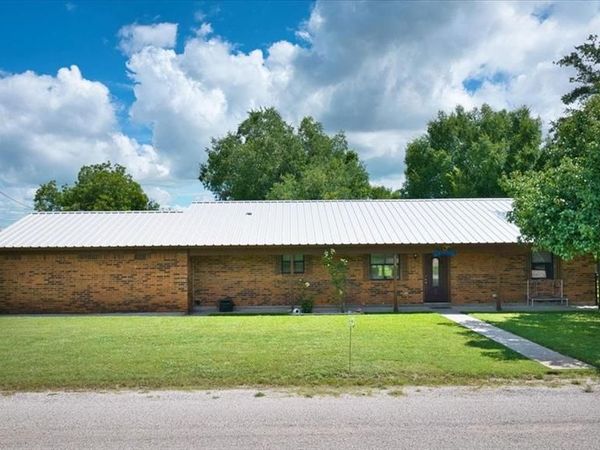 2308 Thornton Street, San Saba, TX 76877