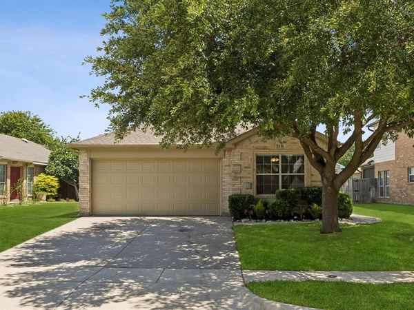 1116 Cottonwood Drive, Crowley, TX 76036