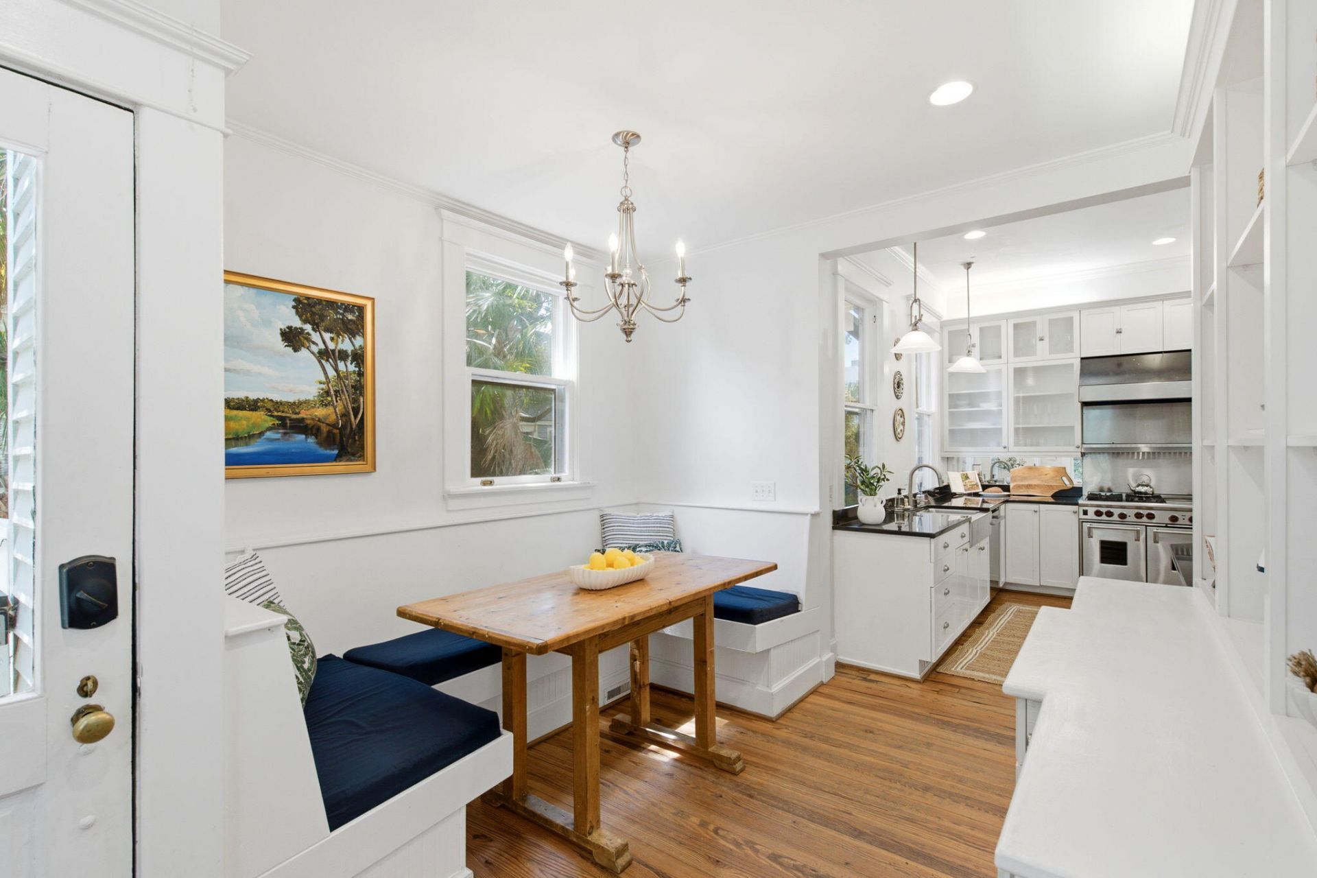 9 Colonial Street Photo 15