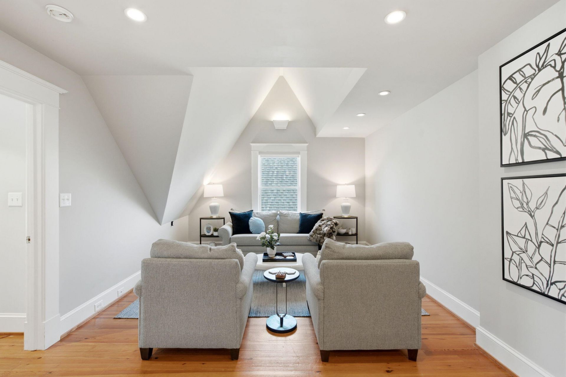 9 Colonial Street Photo 43