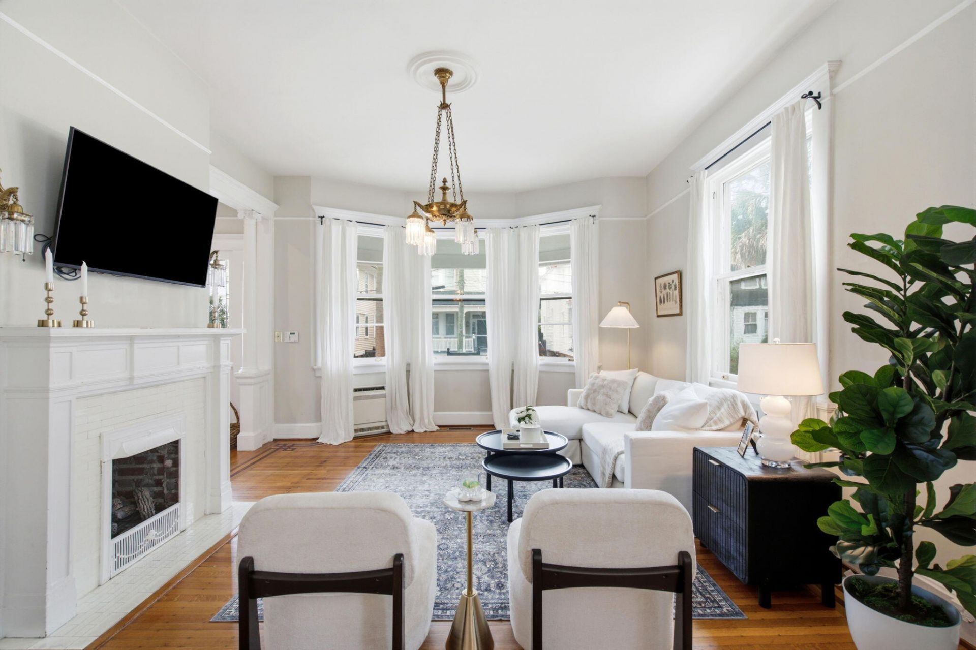 9 Colonial Street Photo 6