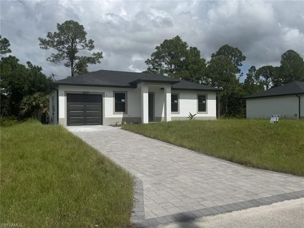 1035 Barcelona ST E, LEHIGH ACRES, FL 33974