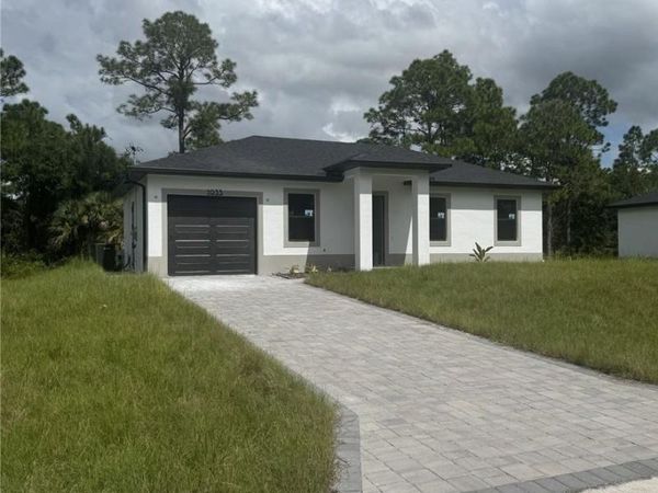 1035 Barcelona ST E, LEHIGH ACRES, FL 33974