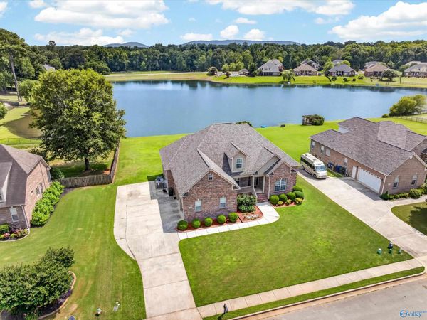 124 Riverway Lane, New Market, AL 35761