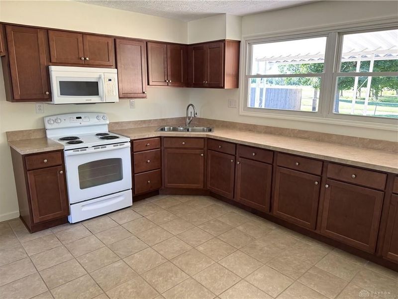 869 Foley Drive, Vandalia, OH 45377 Photo 9