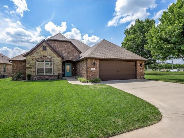4002 SW Flatrock Cove , Bentonville, AR 72713