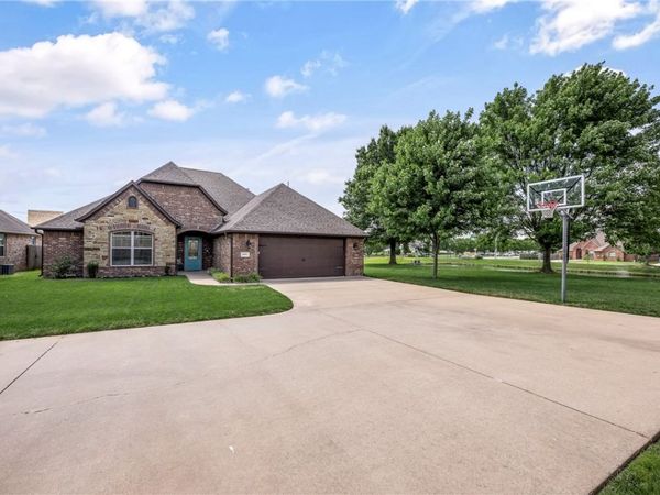 4002 SW Flatrock Cove, Bentonville, AR 72713