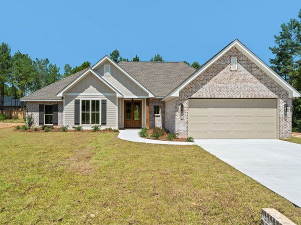 21 Redmont Dr., Sumrall, MS 39482