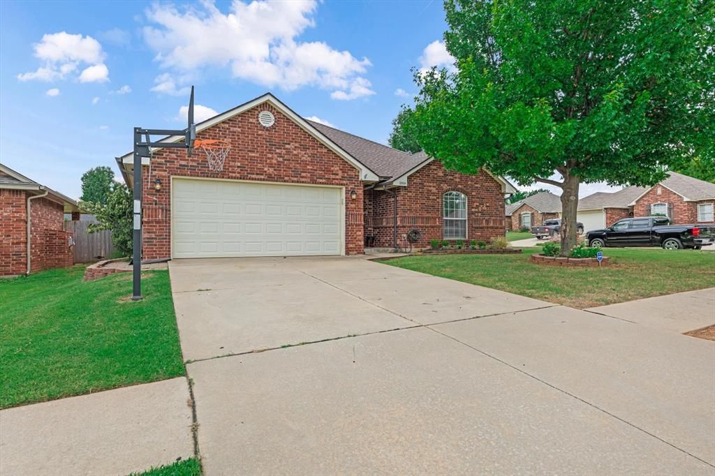 12524 SW 12th Street, Yukon, OK 73099 Main Photo