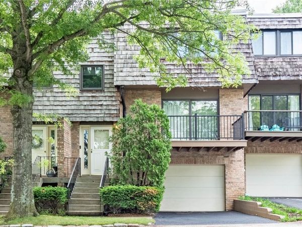 2705 Bingham Dr , Pittsburgh, PA 15241