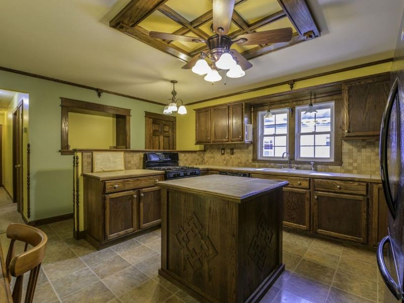 613 W Columbus Avenue, Bellefontaine, OH 43311 Photo 10