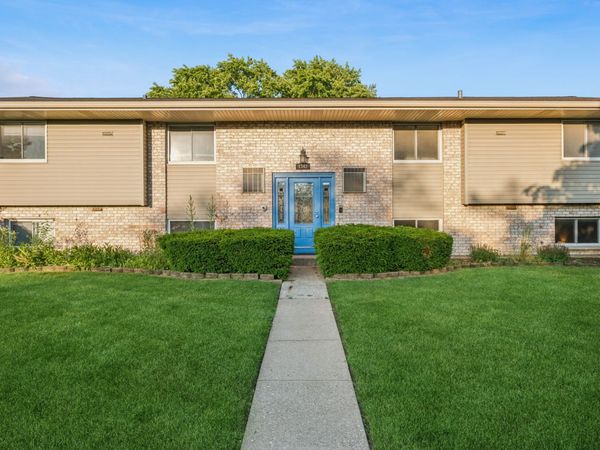 1342 S. 14th Street , Unit B1, St. Charles, IL 60174