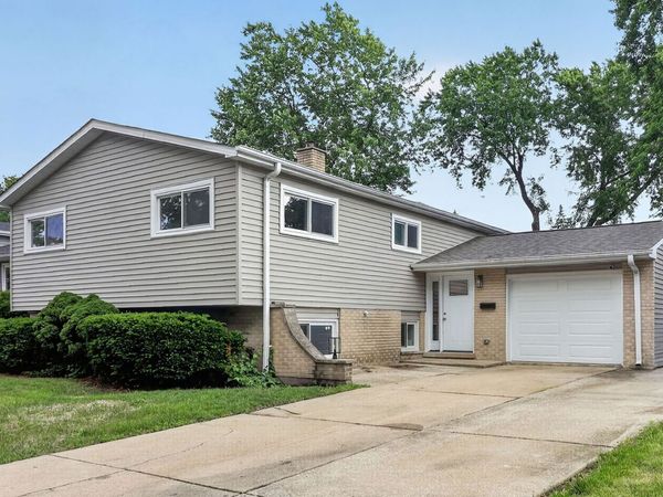 235 Norman Court , Des Plaines, IL 60016
