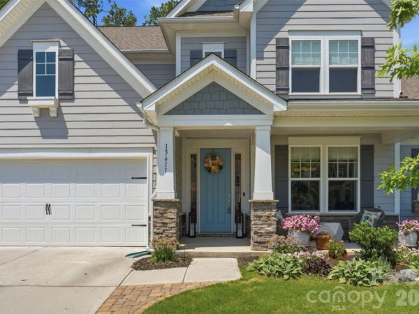 15611 Walnut Hill Drive, Charlotte, NC 28278