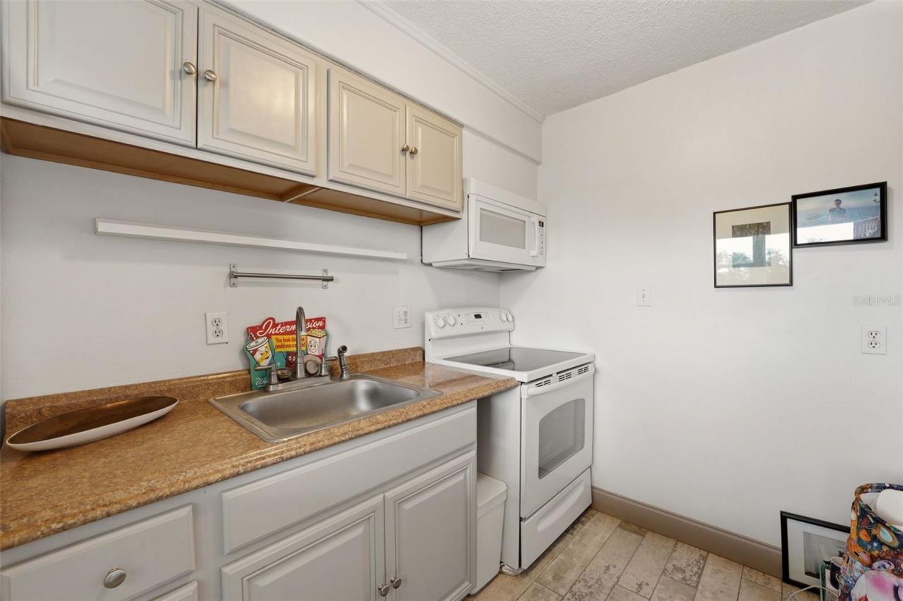 33 S Gulfstream Avenue , Unit 404, Sarasota, FL 34236 Photo
