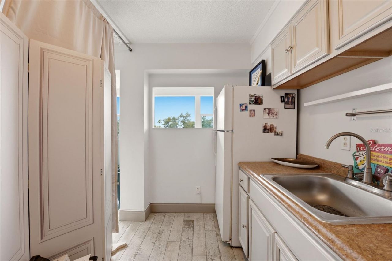 33 S Gulfstream Avenue , Unit 404, Sarasota, FL 34236 Photo