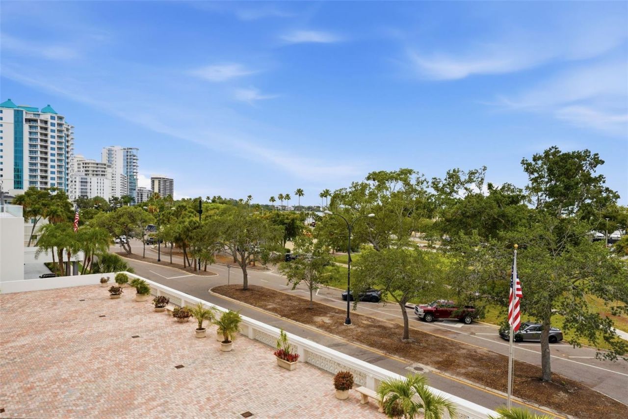 33 S Gulfstream Avenue , Unit 404, Sarasota, FL 34236 Photo