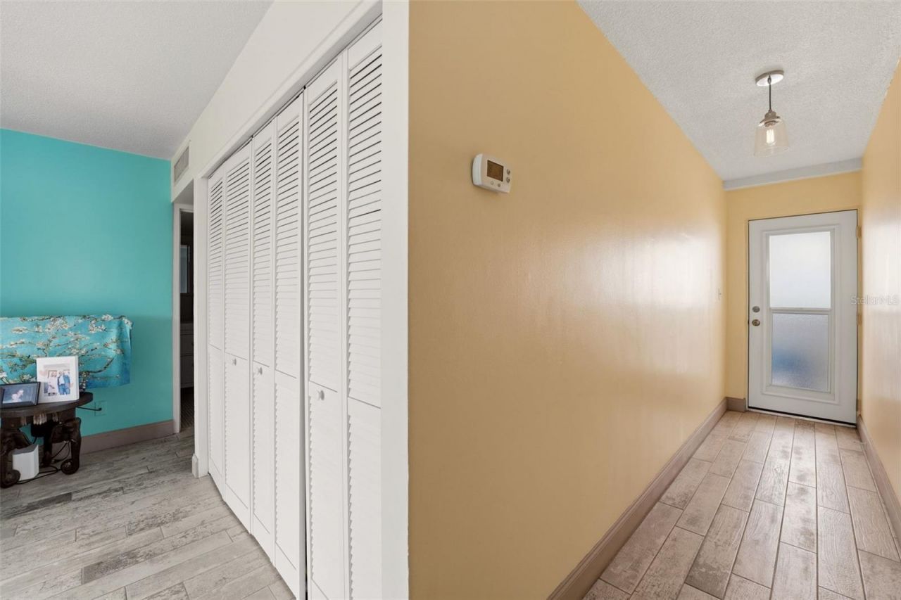 33 S Gulfstream Avenue , Unit 404, Sarasota, FL 34236 Photo