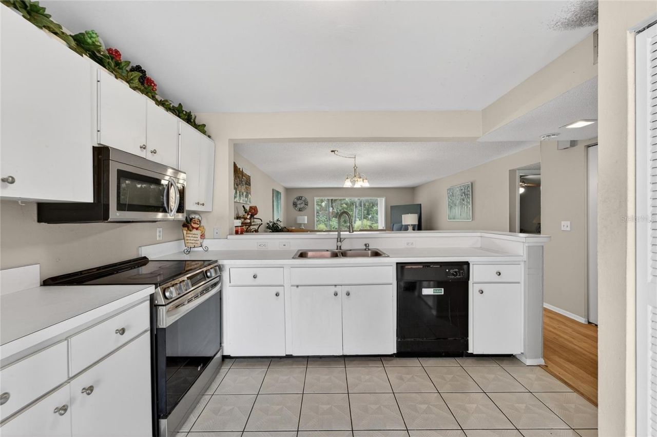 593 Lakeside Drive, Unit 593, Bradenton, FL 34210 Photo