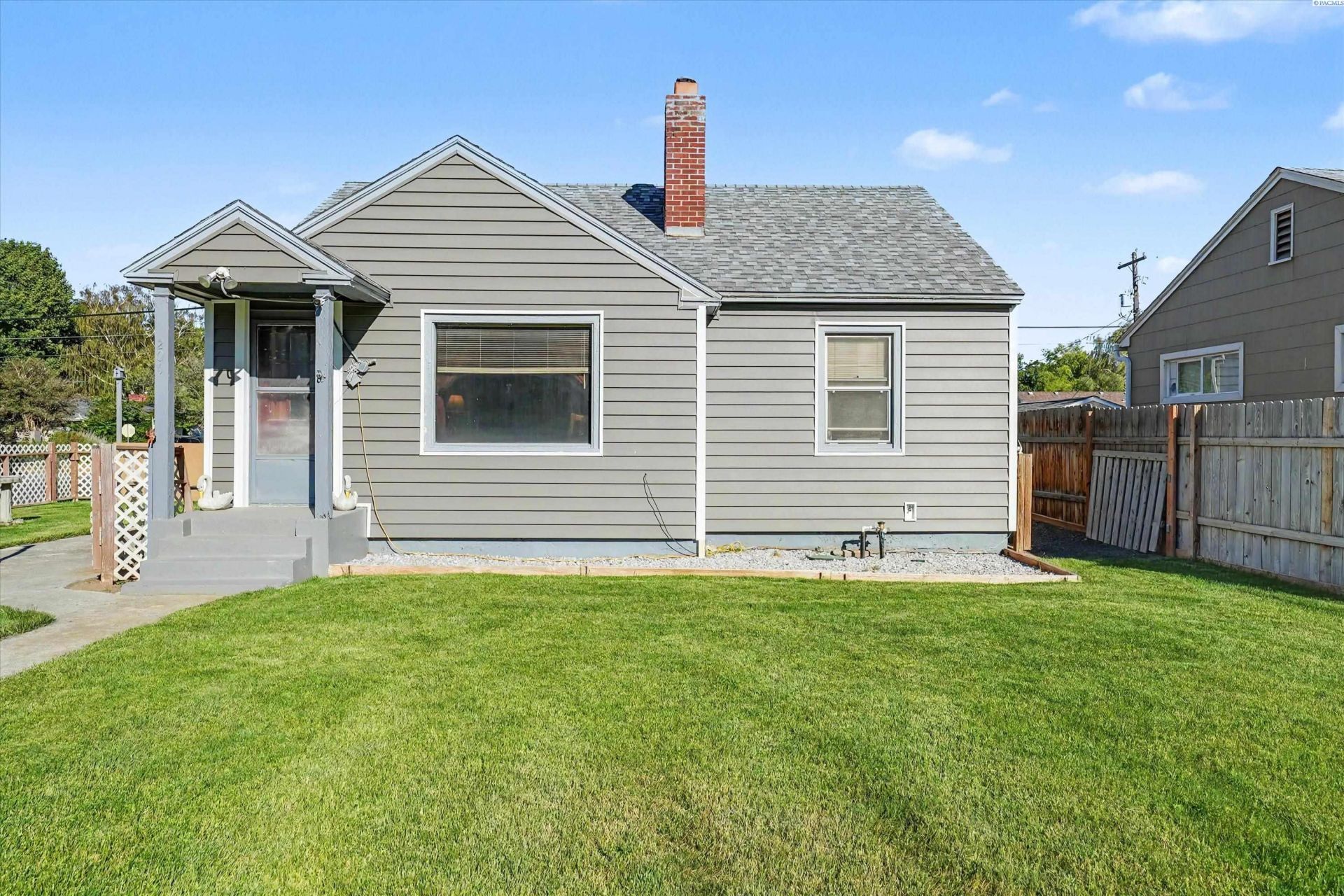 204 E St Sw, Ephrata, WA 98823 Main Photo