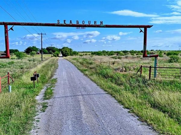 576 Seabourn Rd, Henrietta, TX 76365