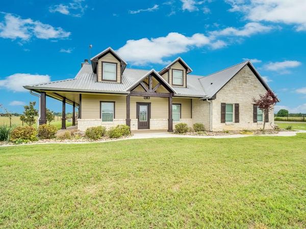 61 Rockett Lane, Pecan Hill, TX 75154