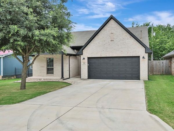 124 Elm Lane, Roanoke, TX 76262