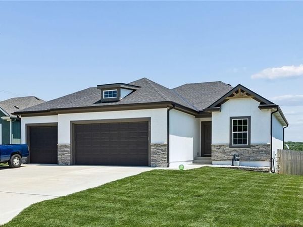 2309 S Eagle Court, Independence, MO 64057