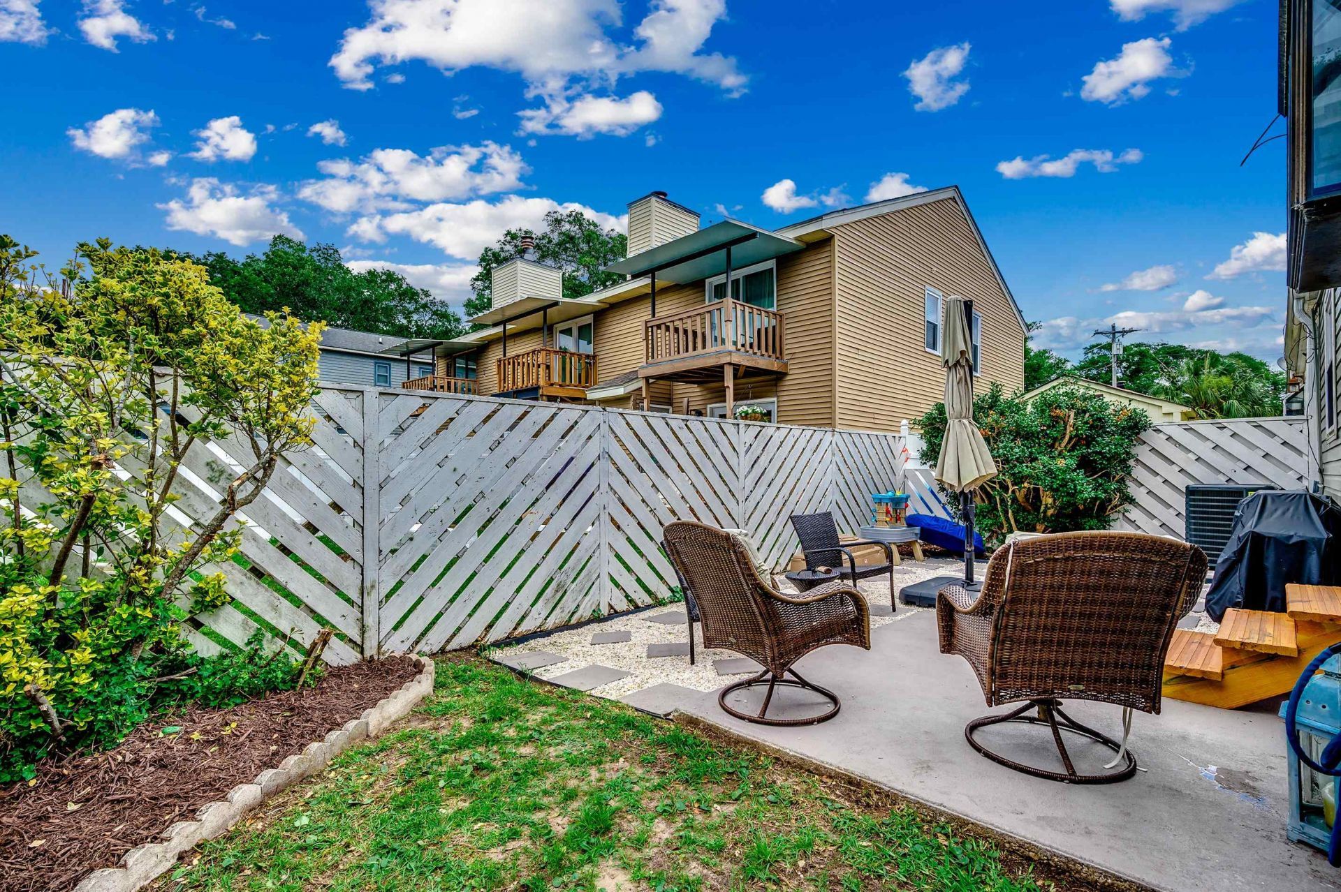 310 Lakeside Dr.  Photo 18