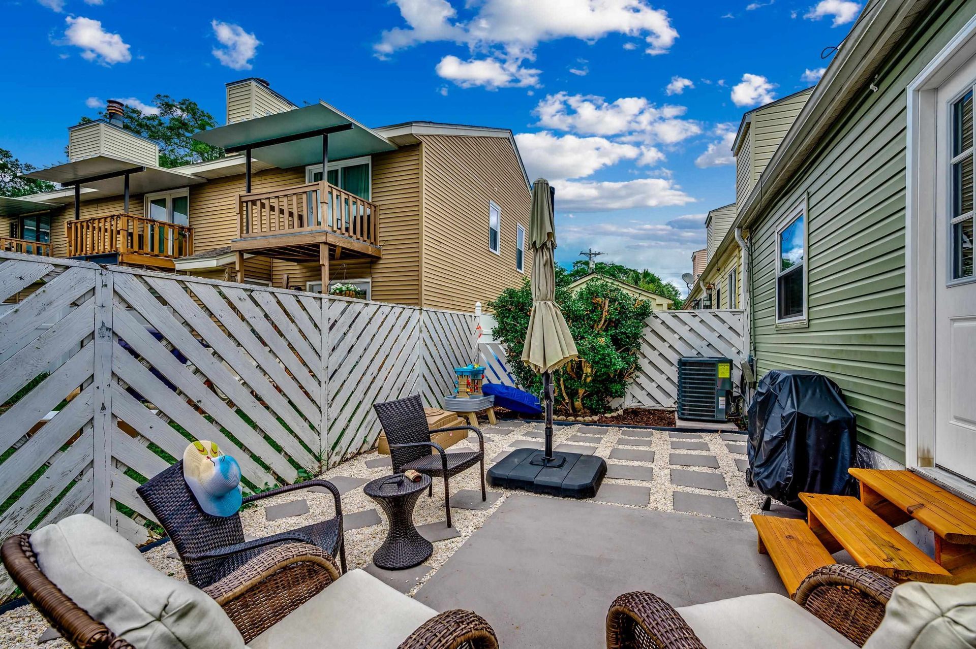 310 Lakeside Dr.  Photo 19