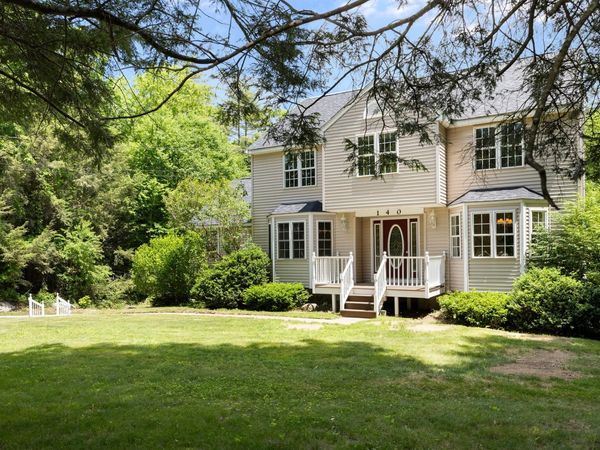 140 Paradise Ln, Sturbridge, MA 01518
