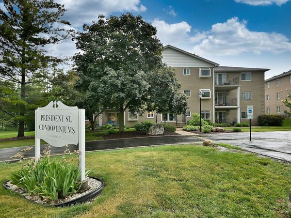 462 S President Street , Unit 101, Carol Stream, IL 60188