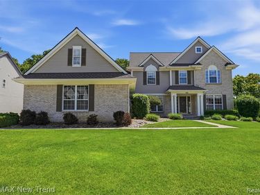 729 Akehurst Lane, White Lake Twp, MI 48386