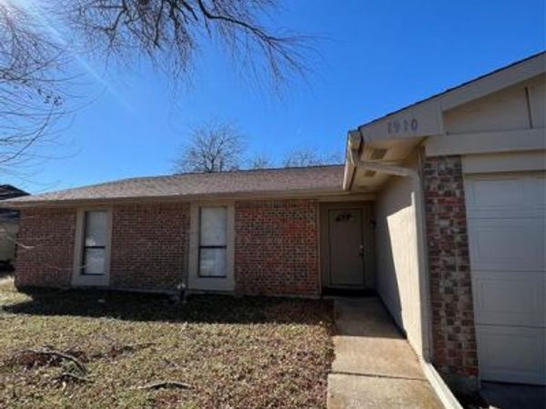 1910 Whiteoak Drive, Garland, TX 75040