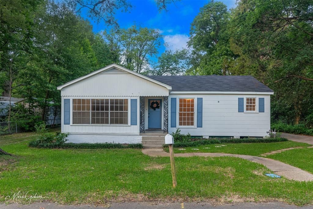 427 Elgin Street, Mooringsport, LA 71060 Main Photo