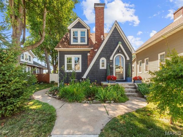 18 S 52nd Street , Belleville, IL 62226